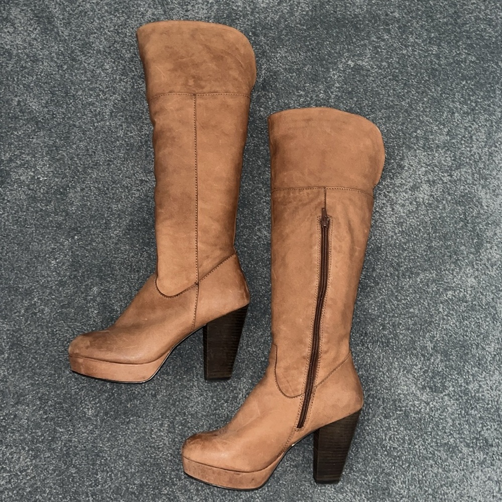 🚫SOLD🚫Tan heeled boots